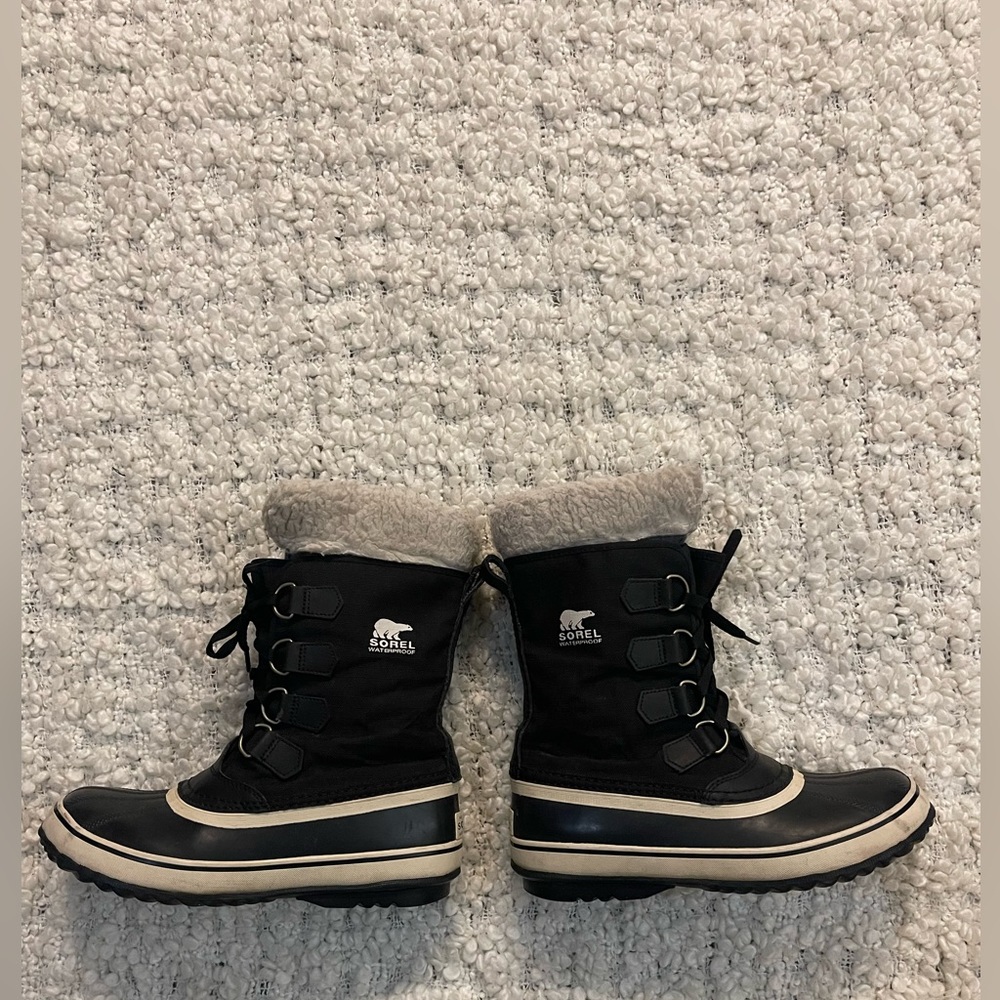 Ladies Sorel boots- size 8
